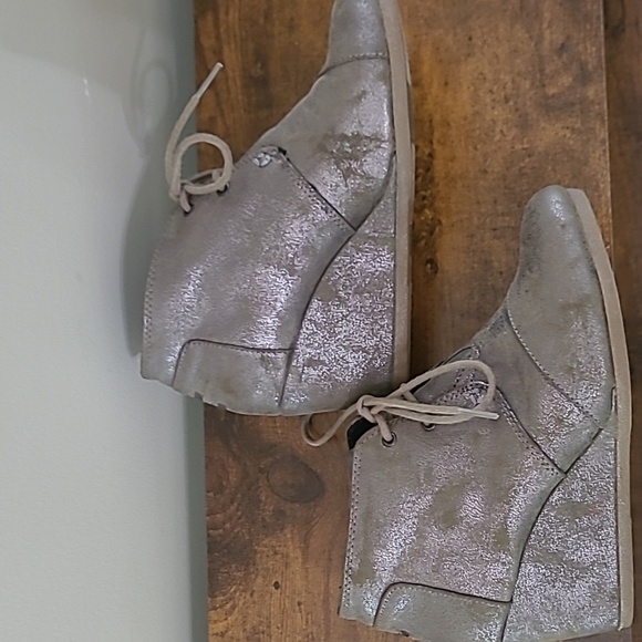 Toms Metallic Gray Lace-up Ankle Booties size 7 - Picture 4 of 10